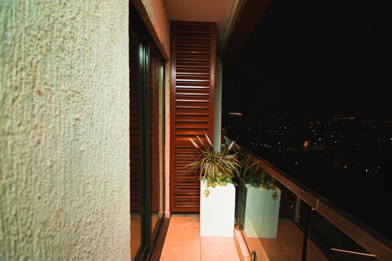 Piano And Gold At The Signature, Tetteh Quarshie Akkra Exterior foto